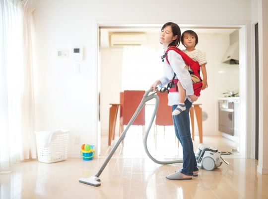 家事をする女性